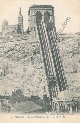 Carte postale ancienne Les Ascenseurs de N.-D. de la Garde — Marseille (Bouches-du-Rhône)