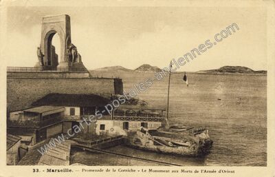 Carte postale ancienne Promenade de la Corniche - Le Monument aux Morts de l'Armée d'Orient — Marseille (Bouches-du-Rhône)