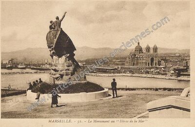 Carte postale ancienne Le Monument au "Héros de la Mer — Marseille (Bouches-du-Rhône)
