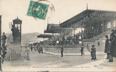 Carte postale ancienne Les Tribunes du Champ de Courses au Parc Borely — Marseille (Bouches-du-Rhône)
