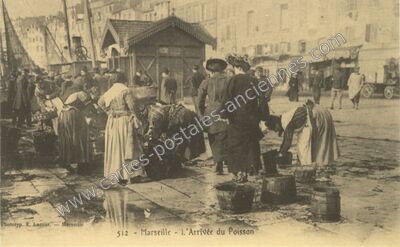 Carte postale ancienne L'Arrivée du Poisson — Marseille (Bouches-du-Rhône)