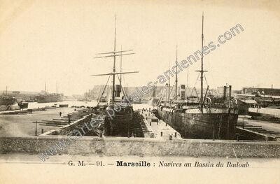 Carte postale ancienne Navires au Bassin du Radoub — Marseille (Bouches-du-Rhône)