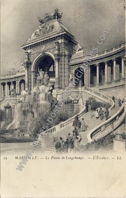Carte postale ancienne Le Palais de Longchamps. — L'Escalier — Marseille (Bouches-du-Rhône)