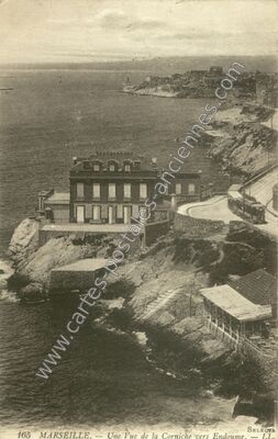 Carte postale ancienne Une Vue de la Corniche vers Endoume — Marseille (Bouches-du-Rhône)
