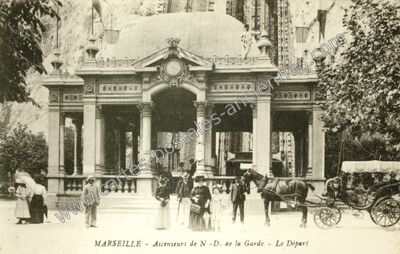Carte postale ancienne Ascenseurs de N-D. de la Garde - Le Départ — Marseille (Bouches-du-Rhône)