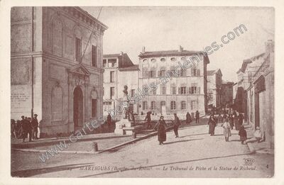 Carte postale ancienne Le Tribunal de Pêche et la Statue de Richaud — Martigues (Bouches-du-Rhône)