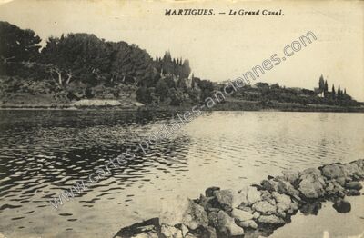 Carte postale ancienne Le Grand Canal — Martigues (Bouches-du-Rhône)