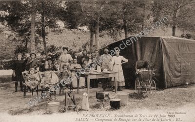 Carte postale ancienne Salon — Salon-de-Provence (Bouches-du-Rhône)