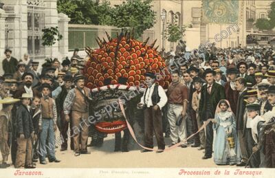 Carte postale ancienne Procession de la Tarasque — Tarascon (Bouches-du-Rhône)