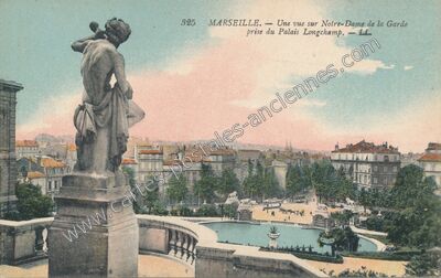 Carte postale ancienne Une vue sur Notre-Dame de la Garde prise du Palais Longchamp — Marseille (Bouches-du-Rhône)
