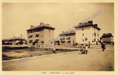 Carte postale ancienne Les Cités — Miramas (Bouches-du-Rhône)