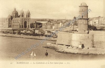 Carte postale ancienne La Cathédrale et le Fort Saint-Jean — Marseille (Bouches-du-Rhône)