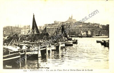 Carte postale ancienne Un coin du Vieux Port et Notre-Dame de la Garde — Marseille (Bouches-du-Rhône)