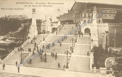 Carte postale ancienne Escalier Monumental de la Gare St Charles — Marseille (Bouches-du-Rhône)