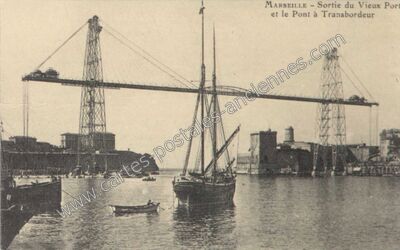 Carte postale ancienne Sortie du Vieux Port et le Pont à Transbordeur — Marseille (Bouches-du-Rhône)