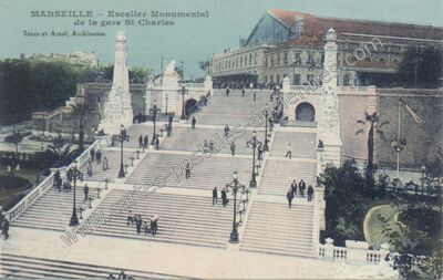 Carte postale ancienne Escalier Monumental de la gare St Charles — Marseille (Bouches-du-Rhône)