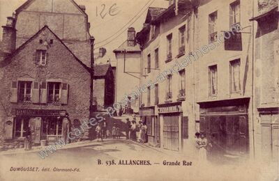 Carte postale ancienne Grande Rue — Allanche (Cantal)