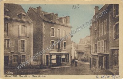 Carte postale ancienne Place St-Jean — Allanche (Cantal)
