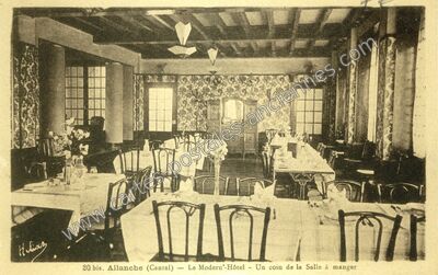 Carte postale ancienne Le Modern'-Hôtel - Un coin de la Salle à manger — Allanche (Cantal)