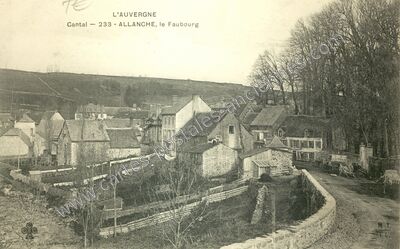 Carte postale ancienne L'Auvergne - Le Faubourg — Allanche (Cantal)