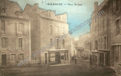Carte postale ancienne Place St-Jean — Allanche (Cantal)
