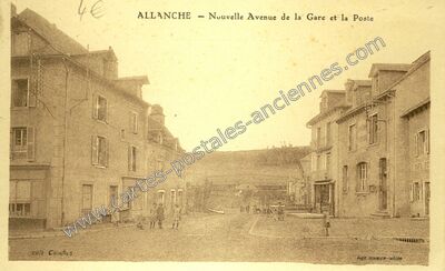 Carte postale ancienne Nouvelle Avenue de la Gare et la Poste — Allanche (Cantal)