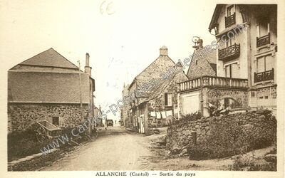Carte postale ancienne Sortie du pays — Allanche (Cantal)