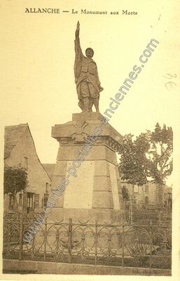 Carte postale ancienne Le Monument aux Morts — Allanche (Cantal)