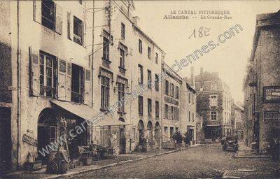 Carte postale ancienne La Grande-Rue — Allanche (Cantal)