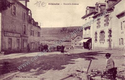 Carte postale ancienne Nouvelle Avenue — Allanche (Cantal)