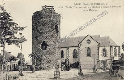 Carte postale ancienne Vieille Tour servant de Clocher à l'Eglise d'Arches — Arches (Cantal)