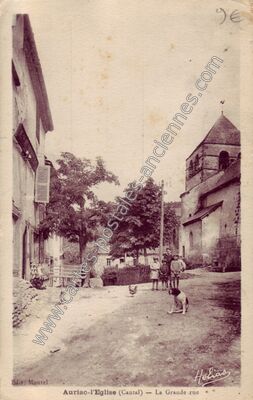 Carte postale ancienne La Grande rue — Auriac-l'Église (Cantal)