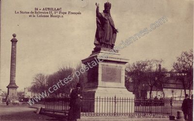 Carte postale ancienne La Statue de Sylvestre II, 1° Pape Français et la Colonne Montycn — Aurillac (Cantal)