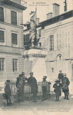 Carte postale ancienne Statue des Combattants — Aurillac (Cantal)