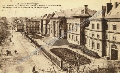 Carte postale ancienne Palais de Justice - Prison - Gendarmerie et perspective de l'Avenue de la République — Aurillac (Cantal)