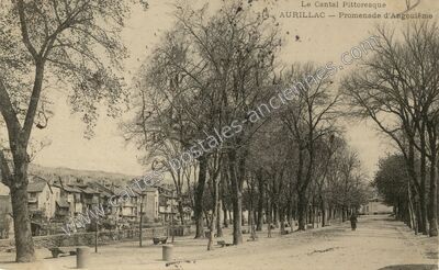 Carte postale ancienne Promenade d'Angoulême — Aurillac (Cantal)