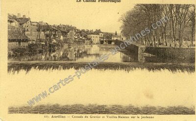 Carte postale ancienne Cascade du Gravier et Vieilles Maisons sur la Jordanne — Aurillac (Cantal)