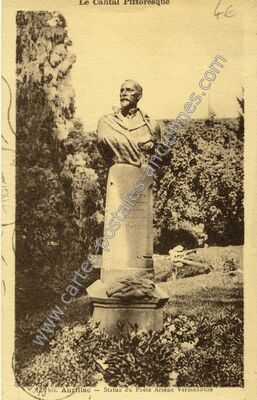 Carte postale ancienne Statue du Poète Arsène Vermenouze — Aurillac (Cantal)