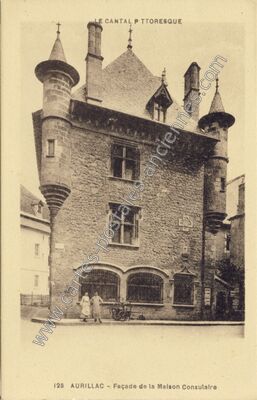 Carte postale ancienne Façade de la Maison Consulaire — Aurillac (Cantal)
