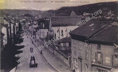 Carte postale ancienne Avenue de la République — Aurillac (Cantal)