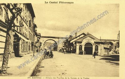 Carte postale ancienne Le Cantal Pittoresque — Aurillac (Cantal)