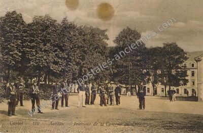 Carte postale ancienne Intérieur de la Caserne de l'E.M — Aurillac (Cantal)