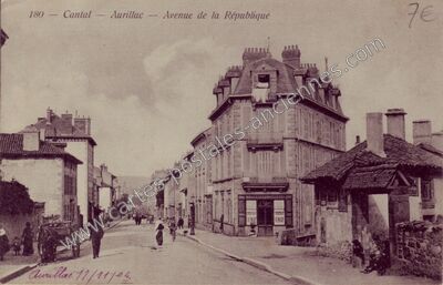Carte postale ancienne Avenue de la République — Aurillac (Cantal)