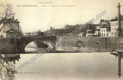 Carte postale ancienne Place du Gravier et la Jordanne — Aurillac (Cantal)