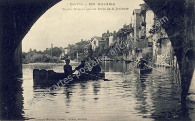 Carte postale ancienne Vieilles Maisons sur les Bords de la Jordanne — Aurillac (Cantal)
