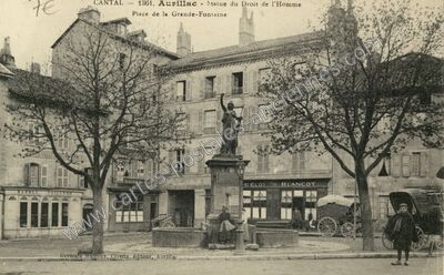 Carte postale ancienne Statue du Droit de l'Homme, Place de la Grande-Fontaine — Aurillac (Cantal)