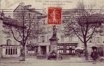 Carte postale ancienne Statue du Droit de l'Homme, Place de la Grande-Fontaine — Aurillac (Cantal)