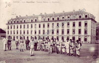 Carte postale ancienne Caserne Delzons (2e Bataillon) — Aurillac (Cantal)
