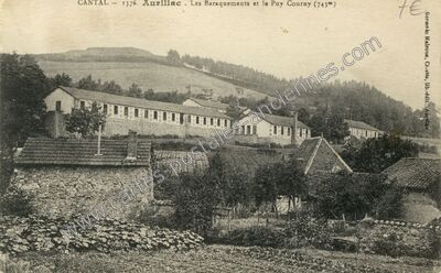 Carte postale ancienne Les Baraquements et le Puy Courny — Aurillac (Cantal)