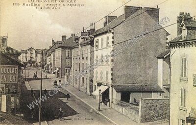 Carte postale ancienne Avenue de la République et la Patte d'Oie — Aurillac (Cantal)